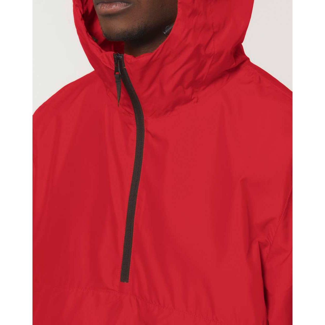 nachhaltige-ueberzieh-regenjacke-recycelt-red_05