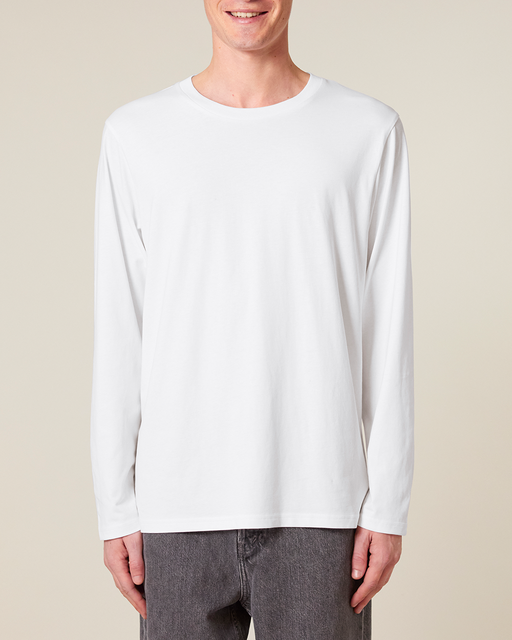 Unisex-Basic-Longsleeve-YTWOO-100-Bio-Baumwolle-Eco-Fair-Produziert-Nachhaltig-WHITE-STUDIO-FRONT-2