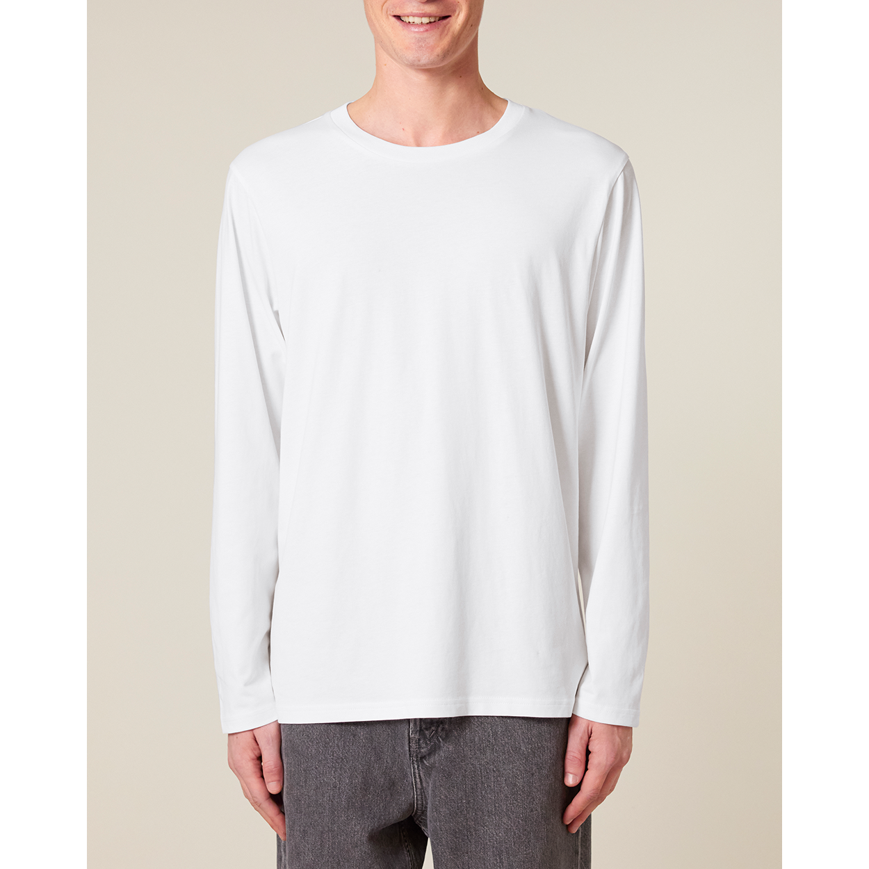 Unisex-Basic-Longsleeve-YTWOO-100-Bio-Baumwolle-Eco-Fair-Produziert-Nachhaltig-WHITE-STUDIO-FRONT-2