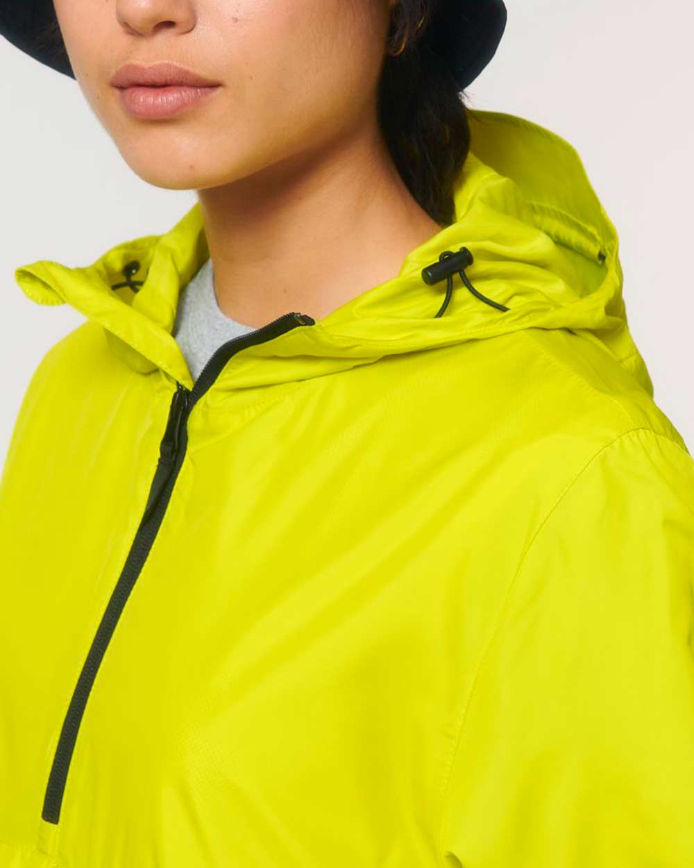 nachhaltige-ueberzieh-regenjacke-recycelt-lime_flash_07