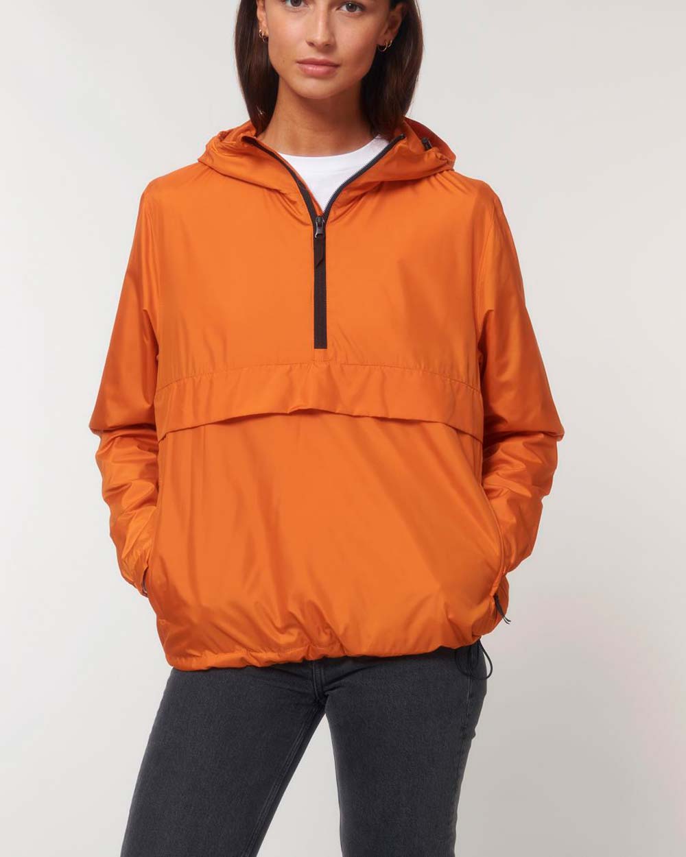 nachhaltige-ueberzieh-regenjacke-recycelt-flame_orange_04