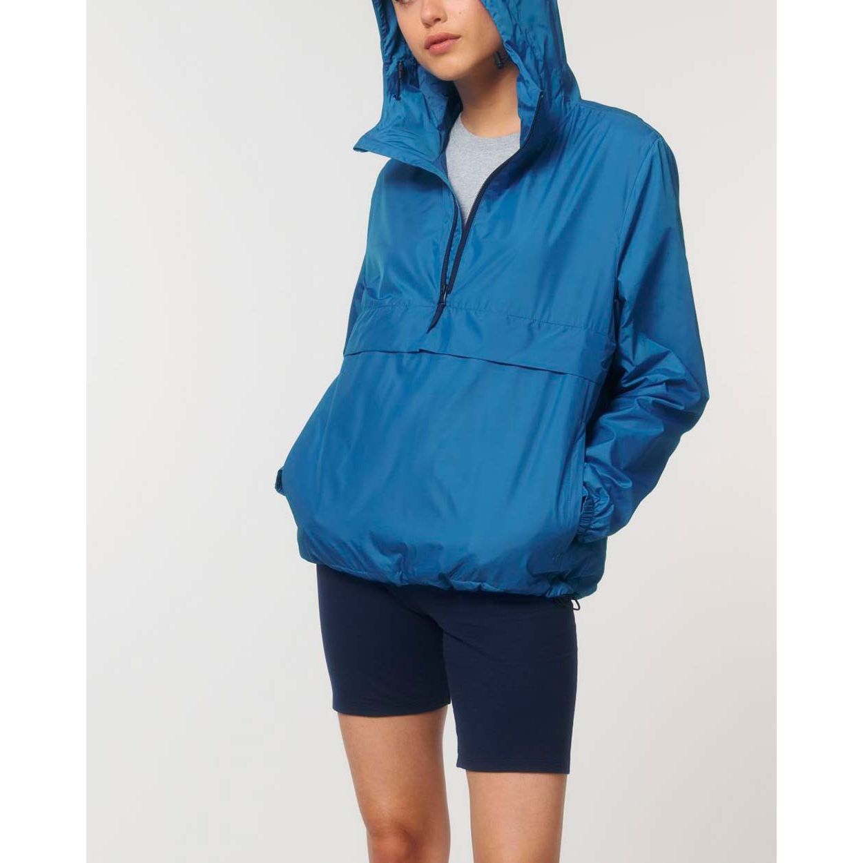 nachhaltige-ueberzieh-regenjacke-recycelt-royal-blue_01