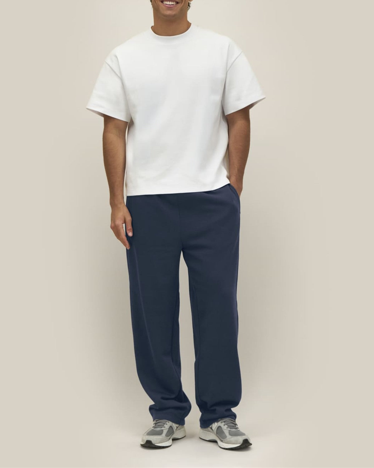 Unisex Jogginghose Navy – Vorderansicht, Relaxed Fit