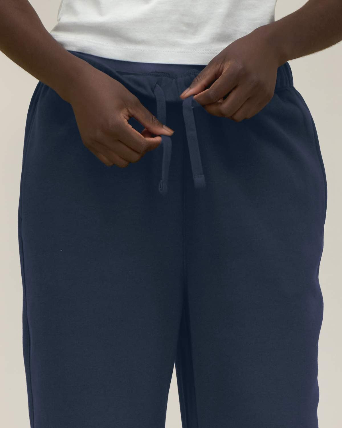 Detail: elastischer Bund mit flachem Kordelzug in Navy