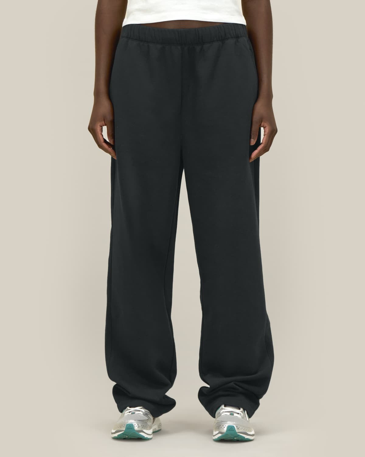 Unisex Jogginghose Schwarz – Passform am Model