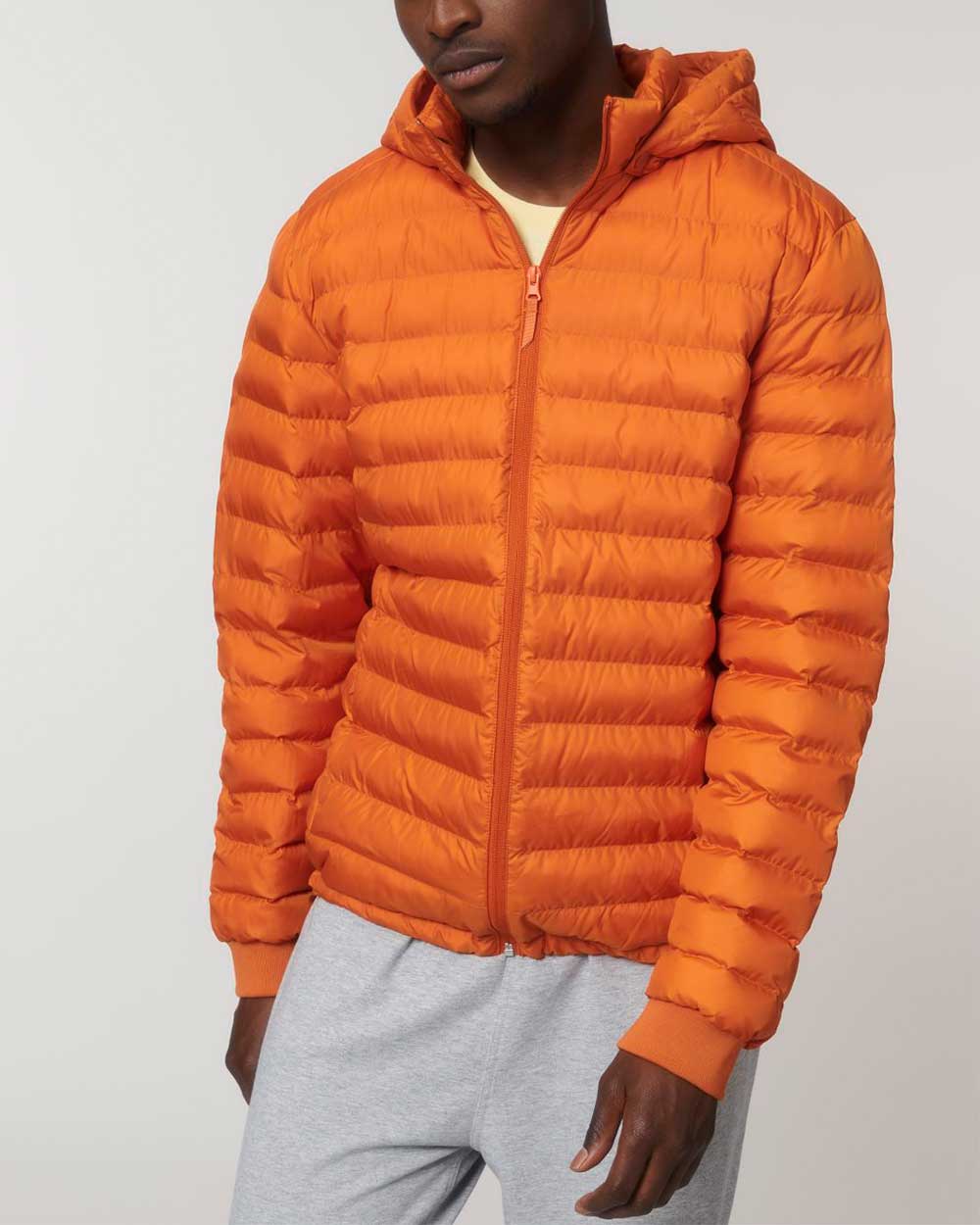 nachhaltige-herren-steppjacke-recycelt_flame_orange_01-Kopie