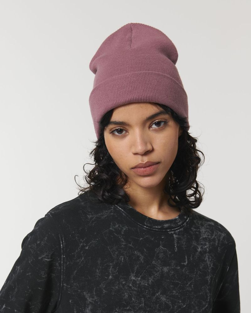 beanie-bio-baumwolle-recyeltes-pet_Rib-Beanie_Hibiscus-Rose_Studio_Front_Main_5