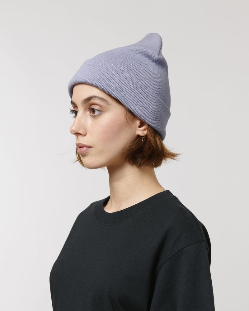 beanie-bio-baumwolle-recyeltes-pet_Rib-Beanie_Lavender_Studio_Front_Detail_5