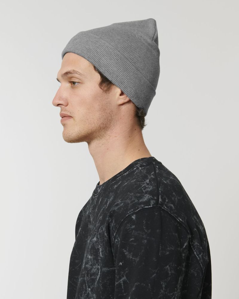 beanie-bio-baumwolle-recyeltes-pet_Rib-Beanie_Mid-Heather-Grey_Studio_Front_Detail_0