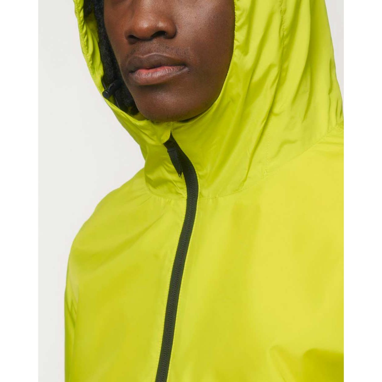 nachhaltige-ueberzieh-regenjacke-recycelt-lime_flash_05