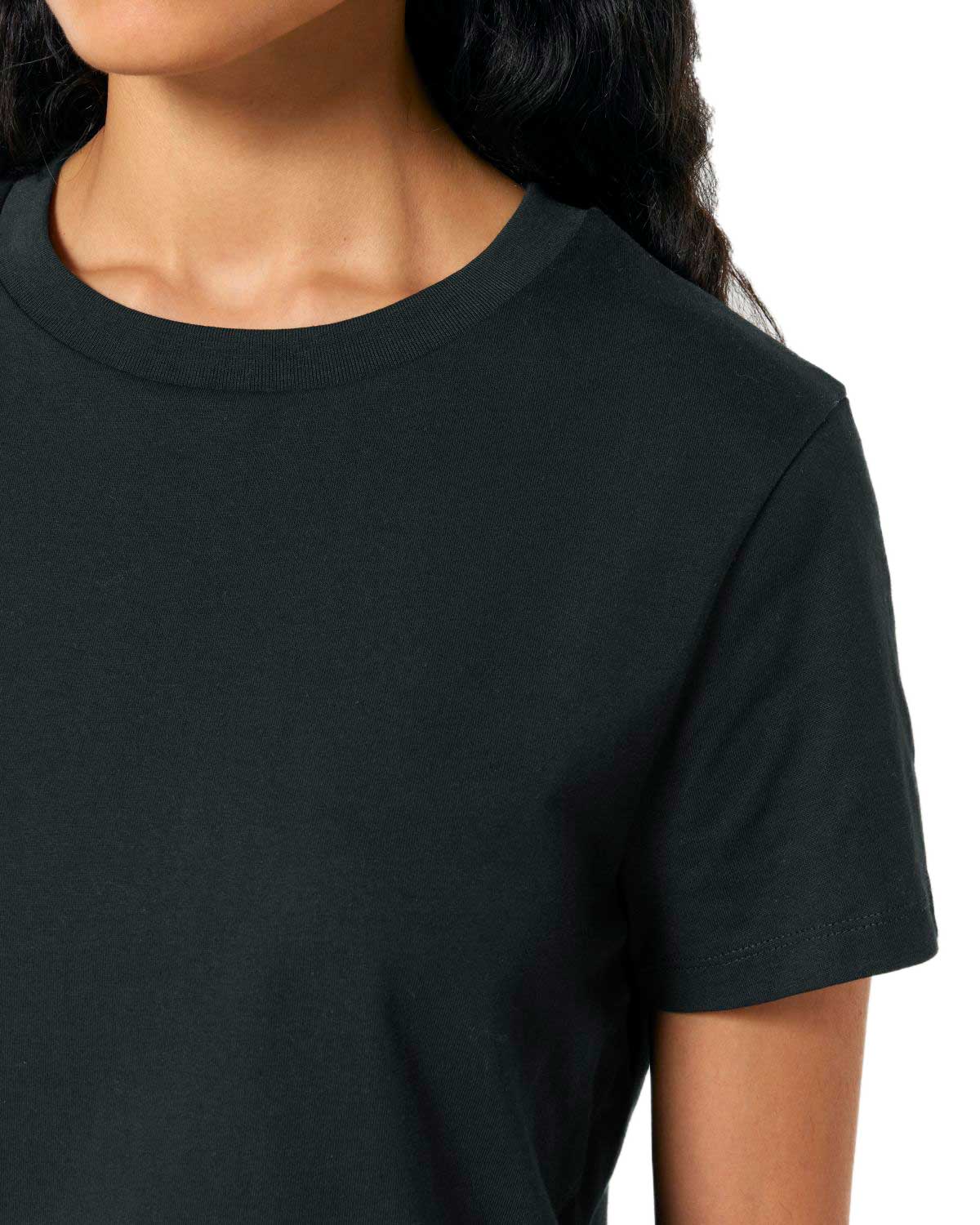 damen-iconic-t-shirt-bio-baumwolle-nachhaltig-black-03-03