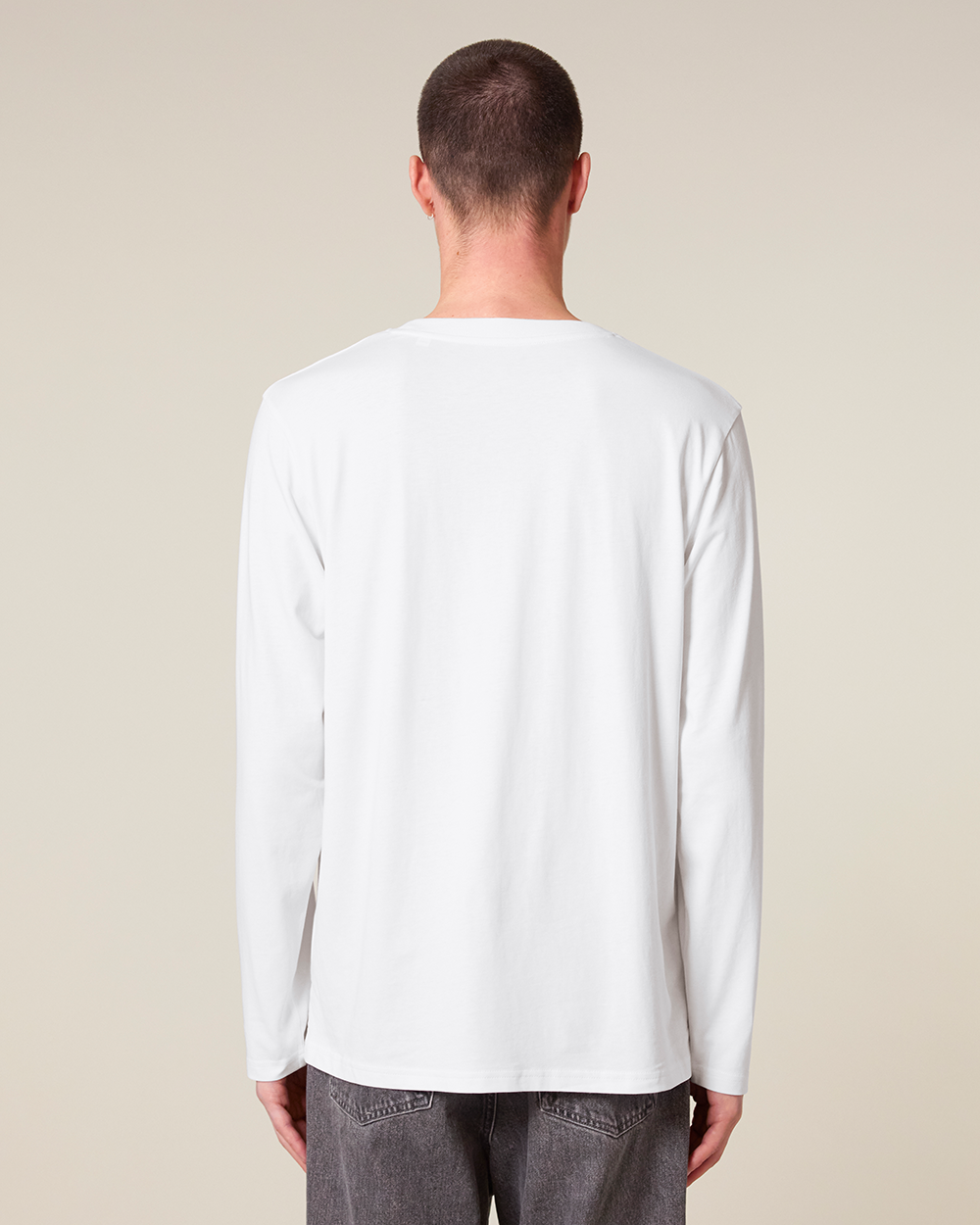 Unisex-Basic-Longsleeve-YTWOO-100-Bio-Baumwolle-Eco-Fair-Produziert-Nachhaltig-WHITE-STUDIO-BACK