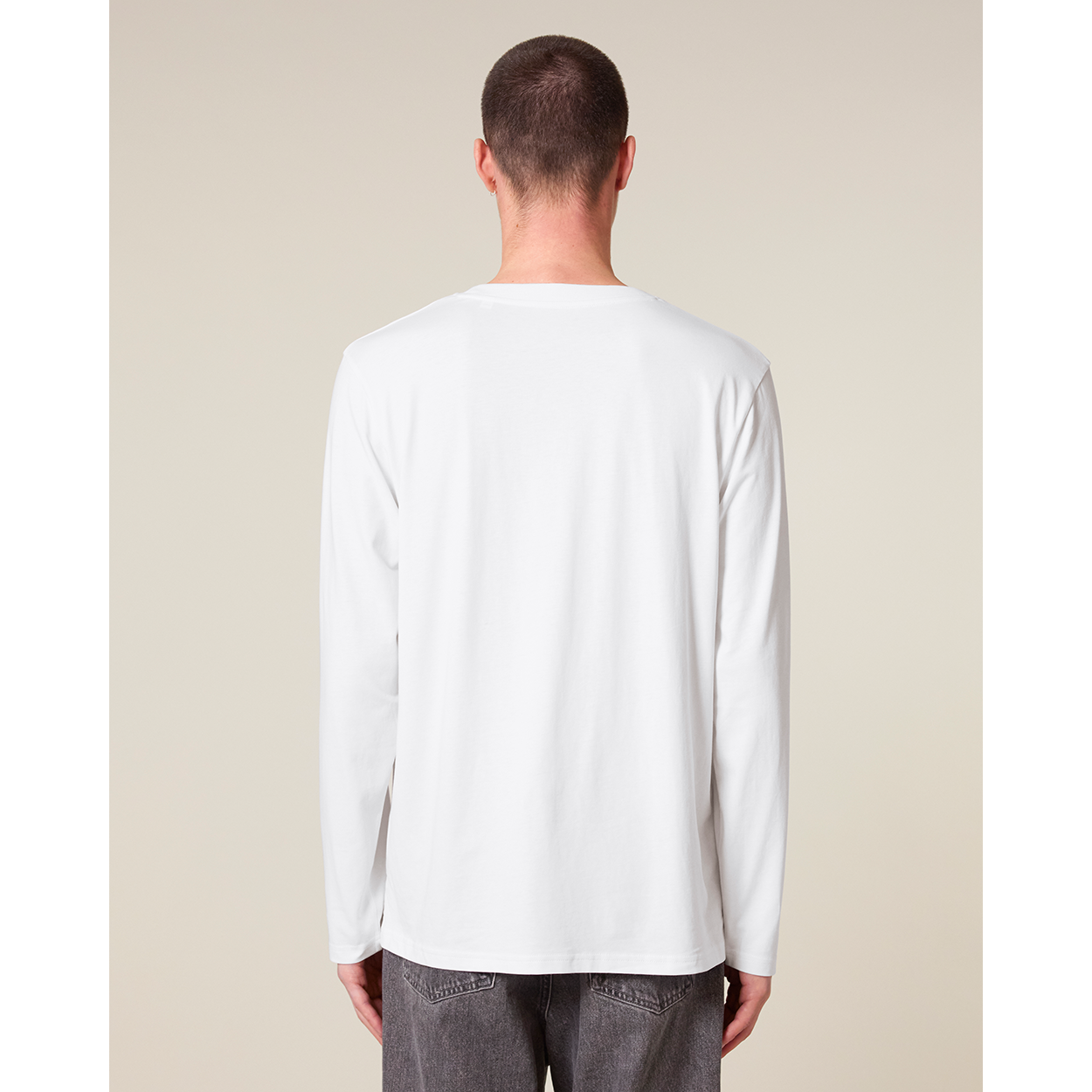 Unisex-Basic-Longsleeve-YTWOO-100-Bio-Baumwolle-Eco-Fair-Produziert-Nachhaltig-WHITE-STUDIO-BACK