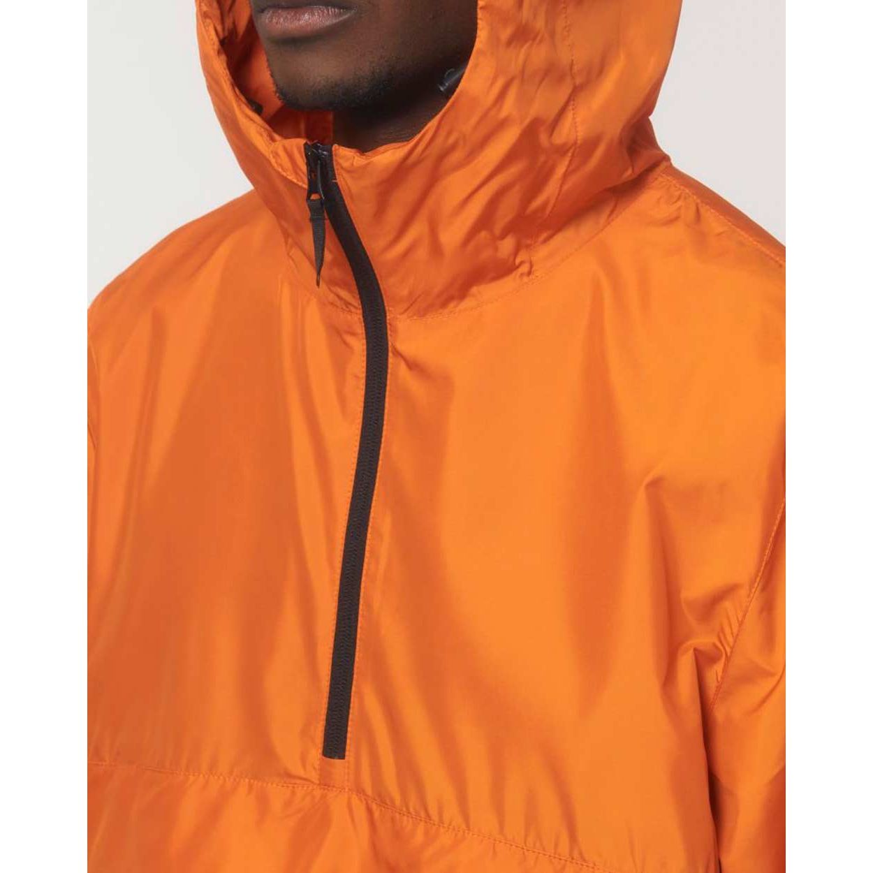nachhaltige-ueberzieh-regenjacke-recycelt-flame_orange_07