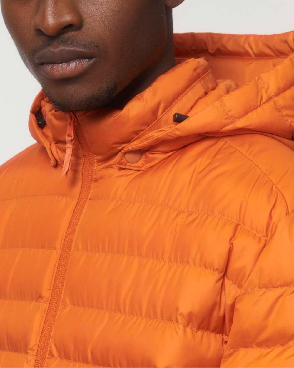 nachhaltige-herren-steppjacke-recycelt_flame_orange_04