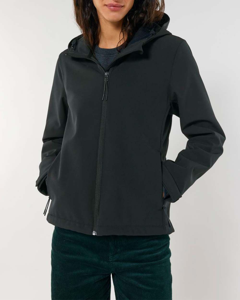 damen-softshell-kapuzenjacke-recycelt-black_01