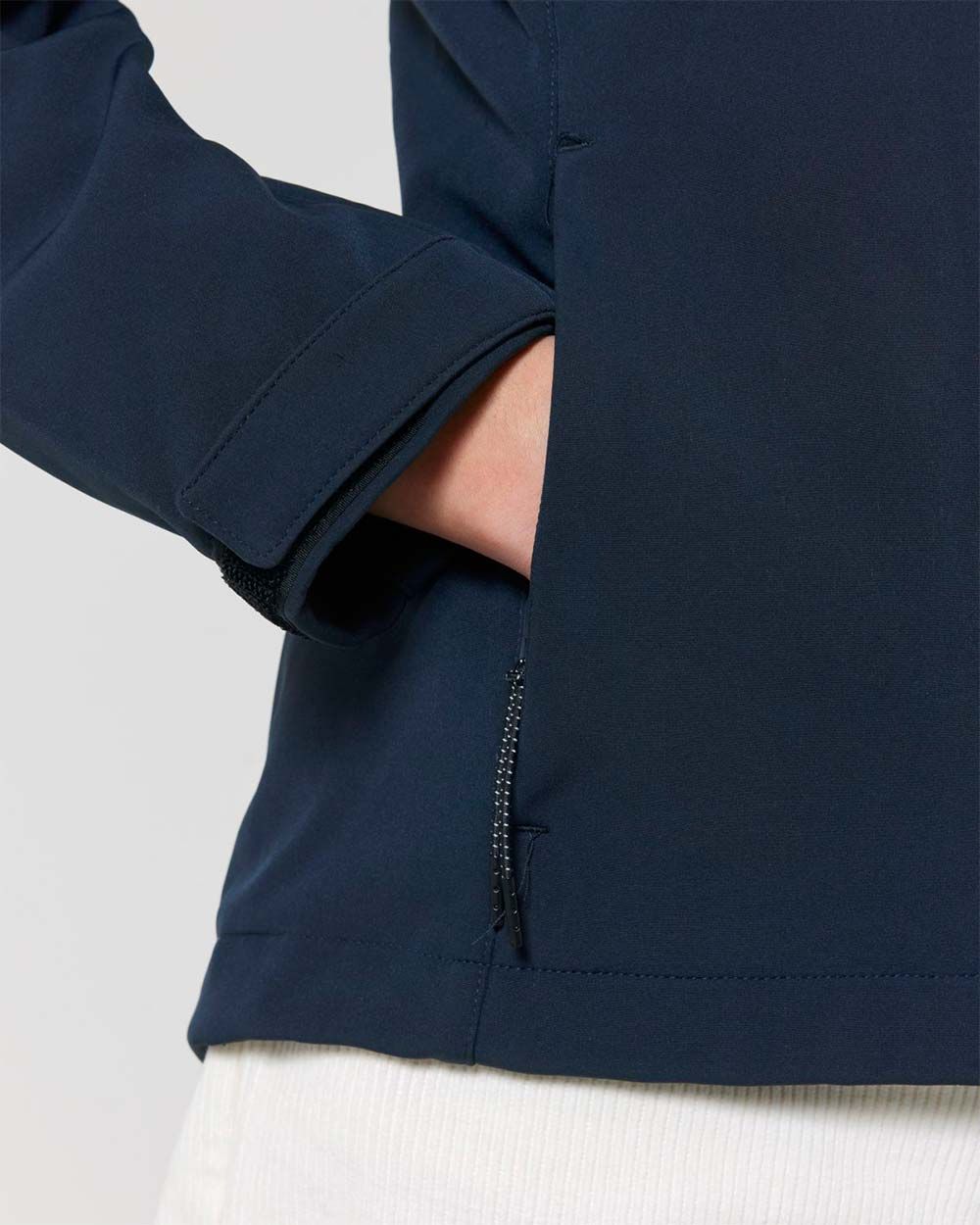 damen-softshell-kapuzenjacke-recycelt-navy_09