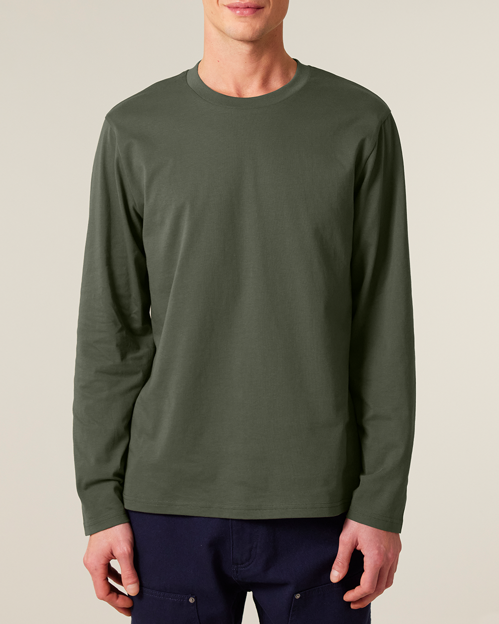 Unisex-Basic-Longsleeve-YTWOO-100-Bio-Baumwolle-Eco-Fair-Produziert-Nachhaltig-Khaki-STUDIO-FRONT