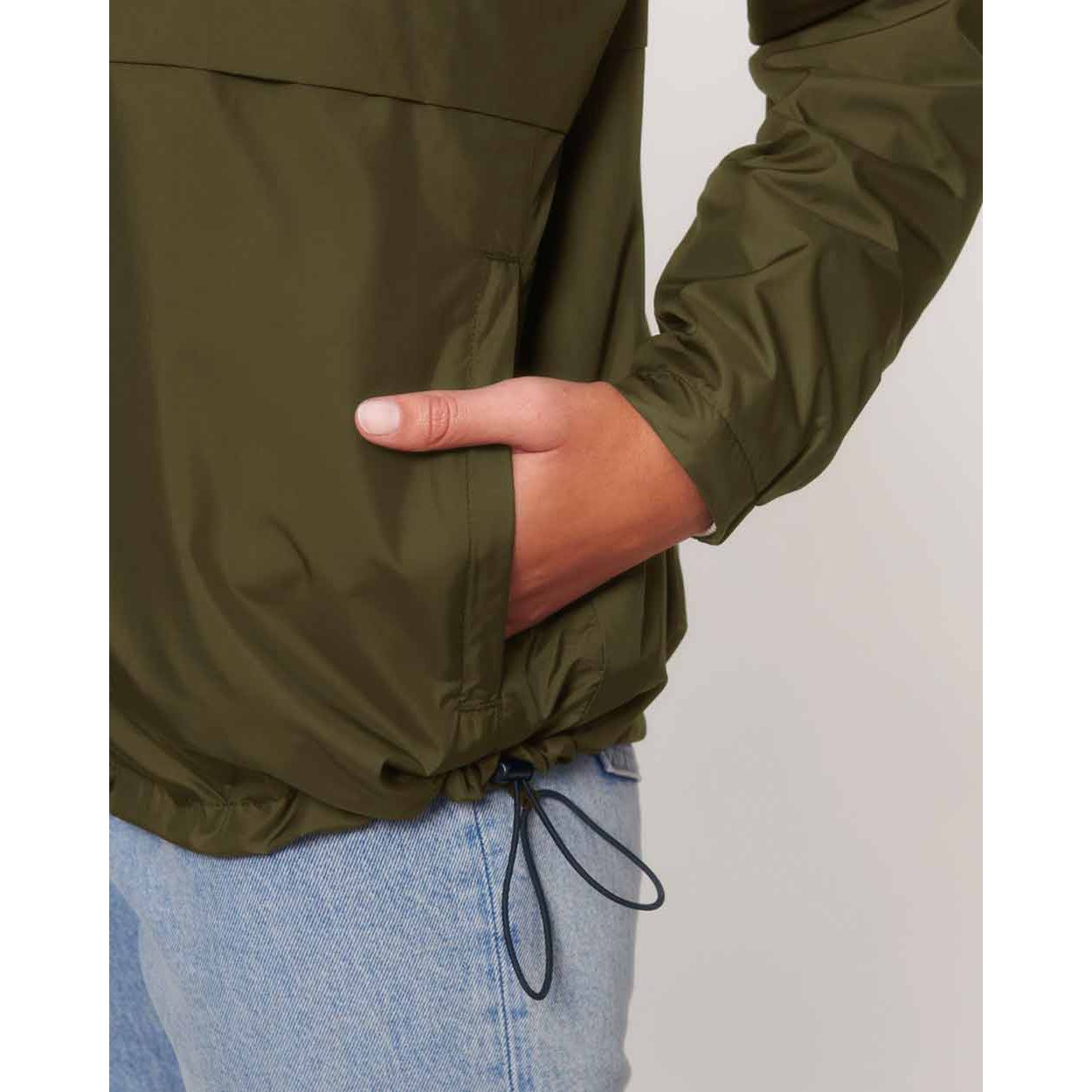 nachhaltige-ueberzieh-regenjacke-recycelt-british_khaki_10