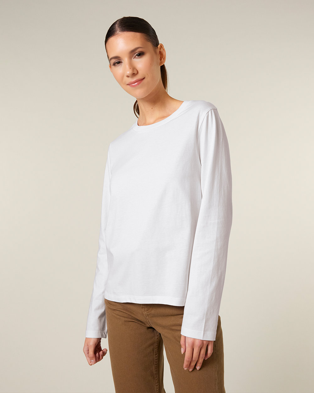 A-Basic-Damen-Longsleeve-aus-100-Biobaumwolle-Nachhhaltig-Fair-Produziert-Eco-Sustainable-STUDIO-WEIss-FRONT