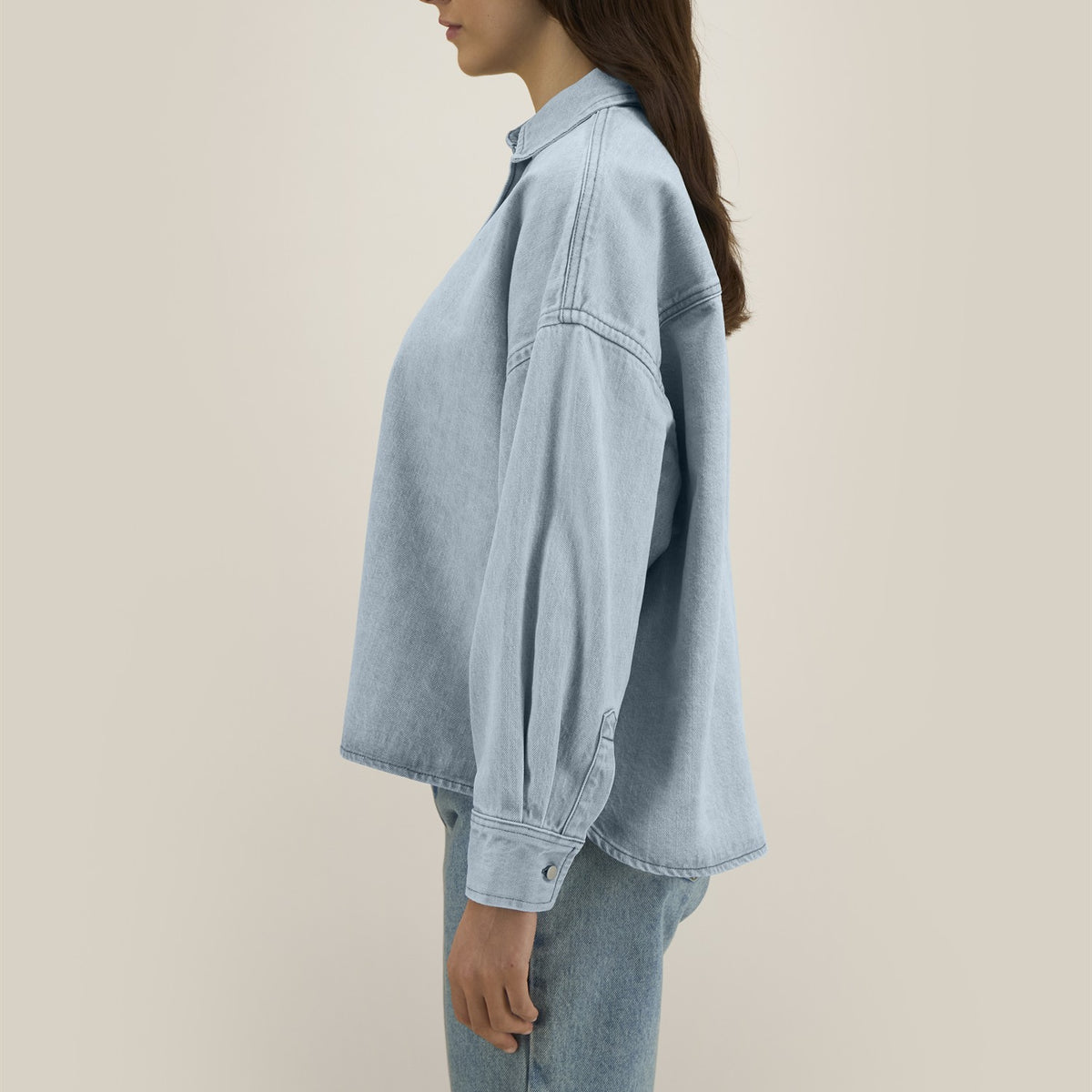 Damen Denim Overshirt Light Wash – Seitenansicht