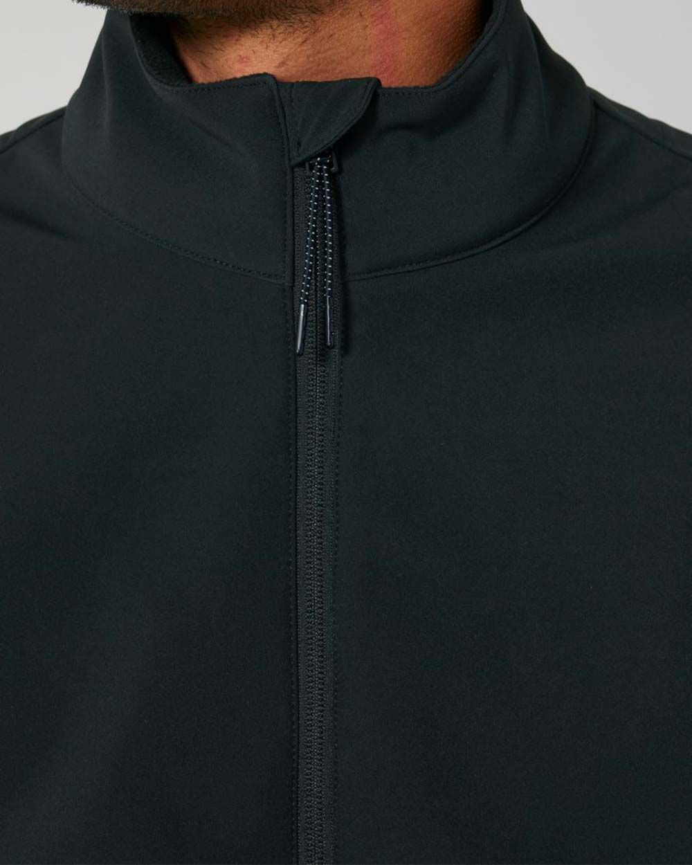 herren-softshell-jacke-recycelt-black_02