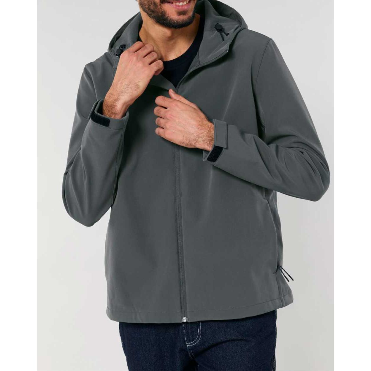 herren-softshell-kapuzenjacke-recycelt-anthrazit_01