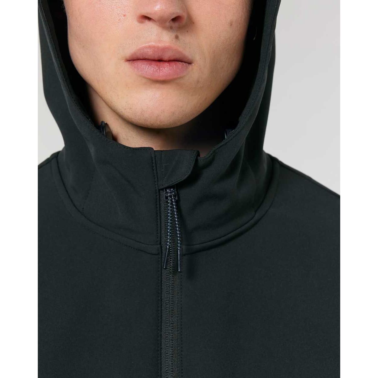 herren-softshell-kapuzenjacke-recycelt-black_08
