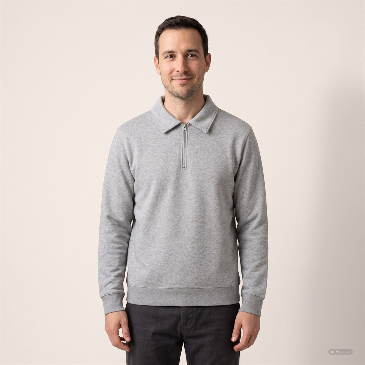 Half-Zip Sweatshirt in Heather Grey, am Model getragen