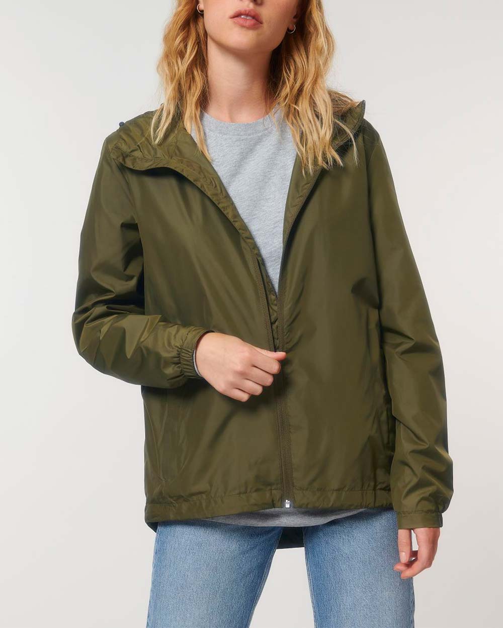 nachhaltige-regenjacke_recyceltes-pet_british_khaki_04