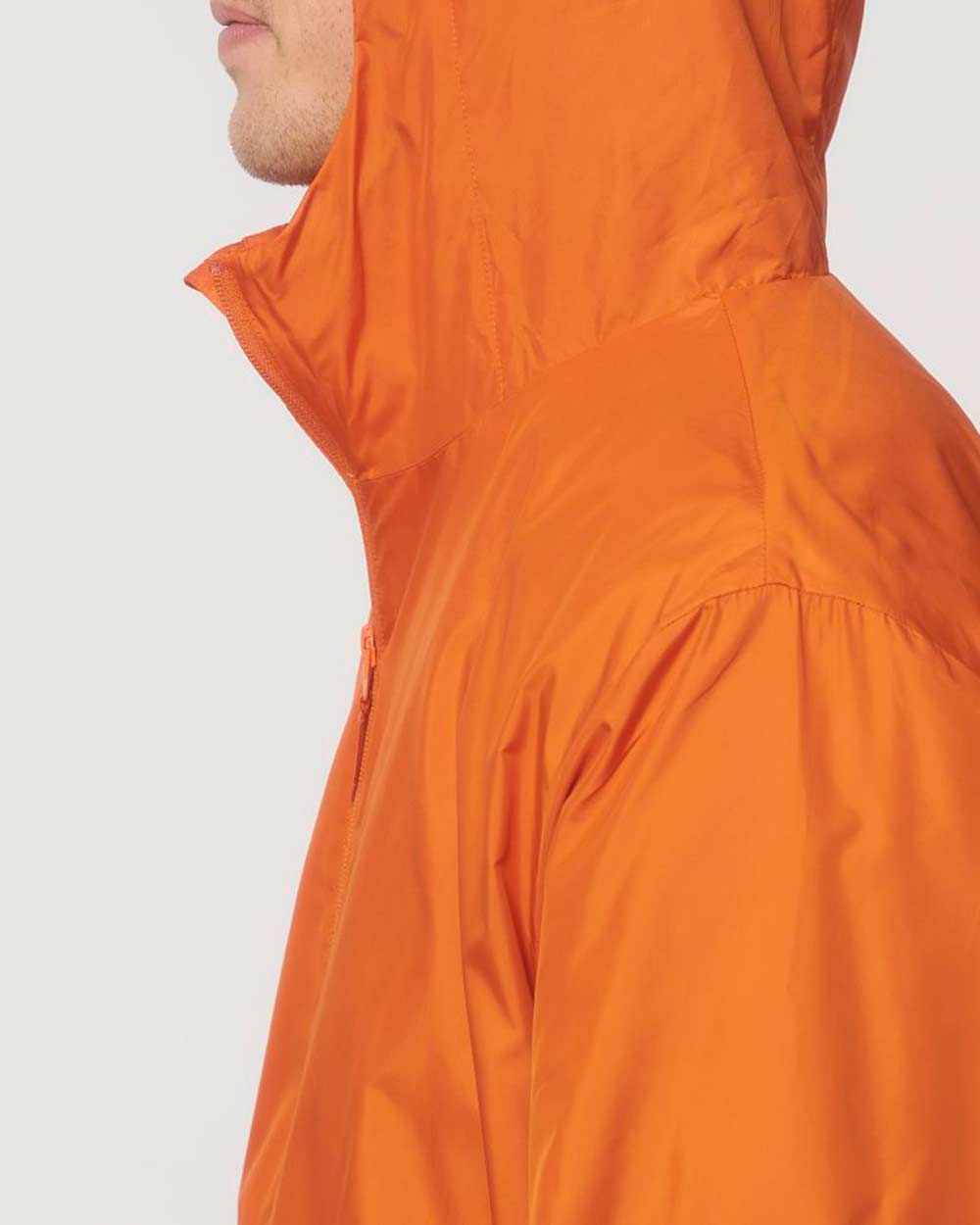 nachhaltige-regenjacke_recyceltes-pet_flame_orange_06