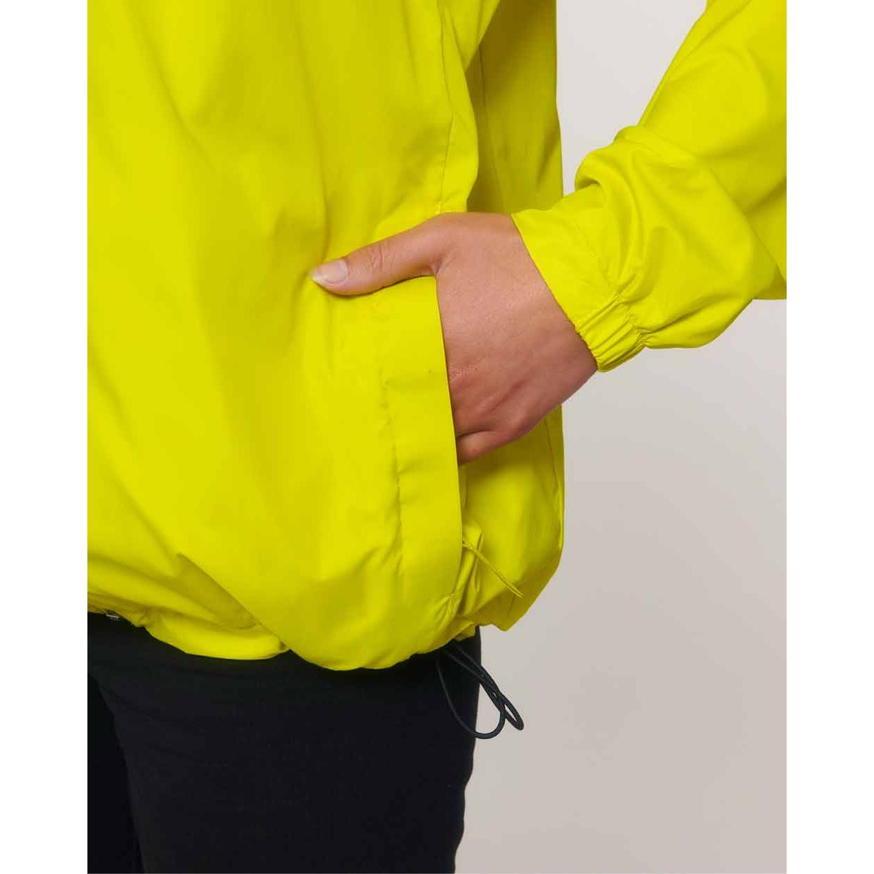nachhaltige-regenjacke_recyceltes-pet_lime_flash_09