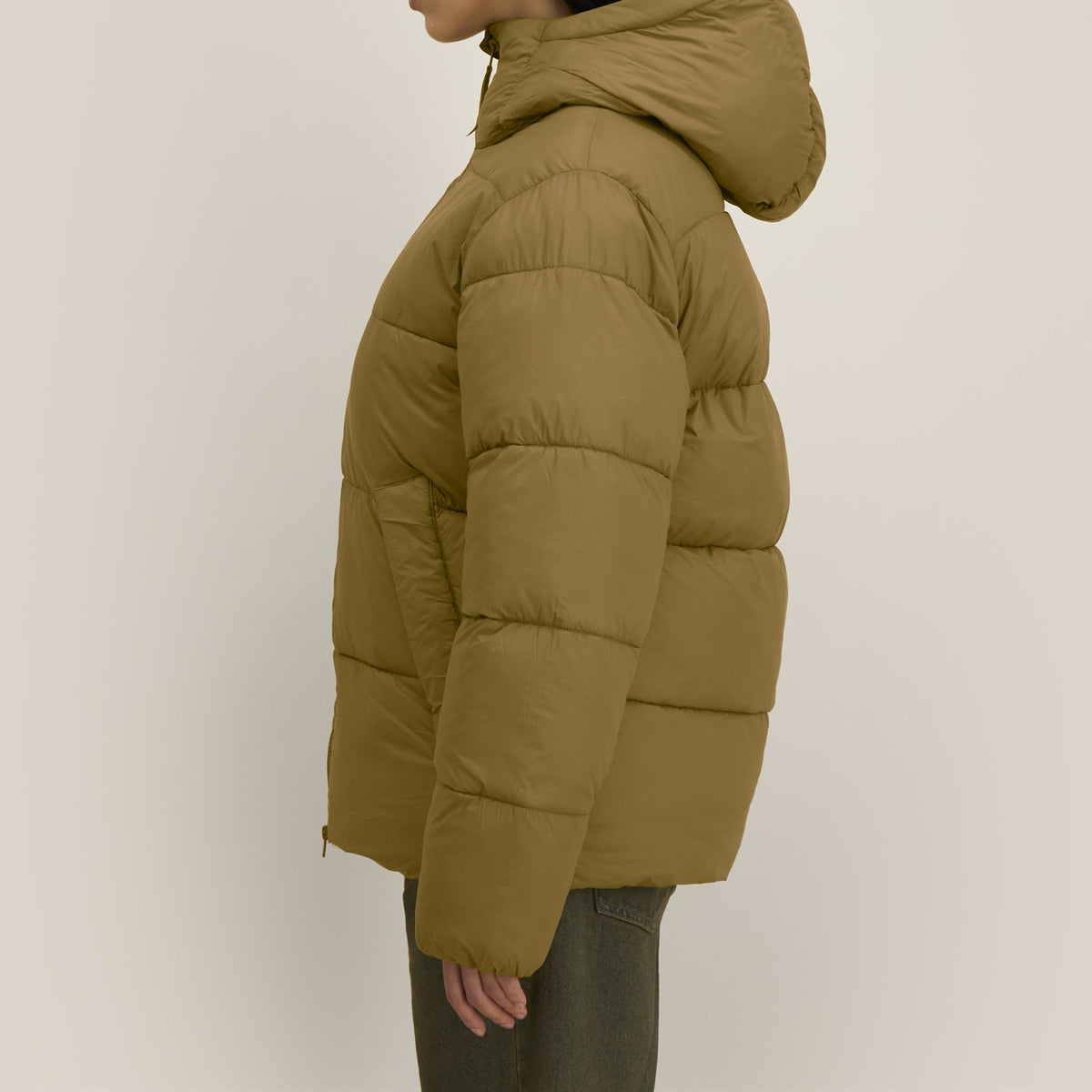 Pufferjacke Bronze – Profil