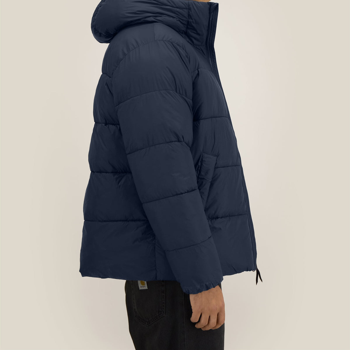 Pufferjacke Navy – Seitenansicht von hinten