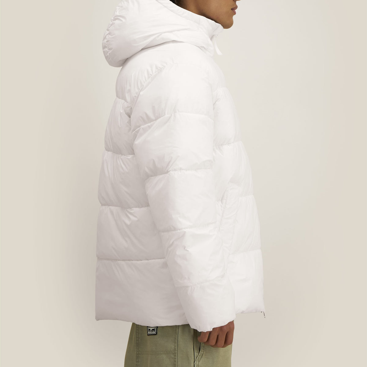 Pufferjacke Off White – Seitenansicht von hinten