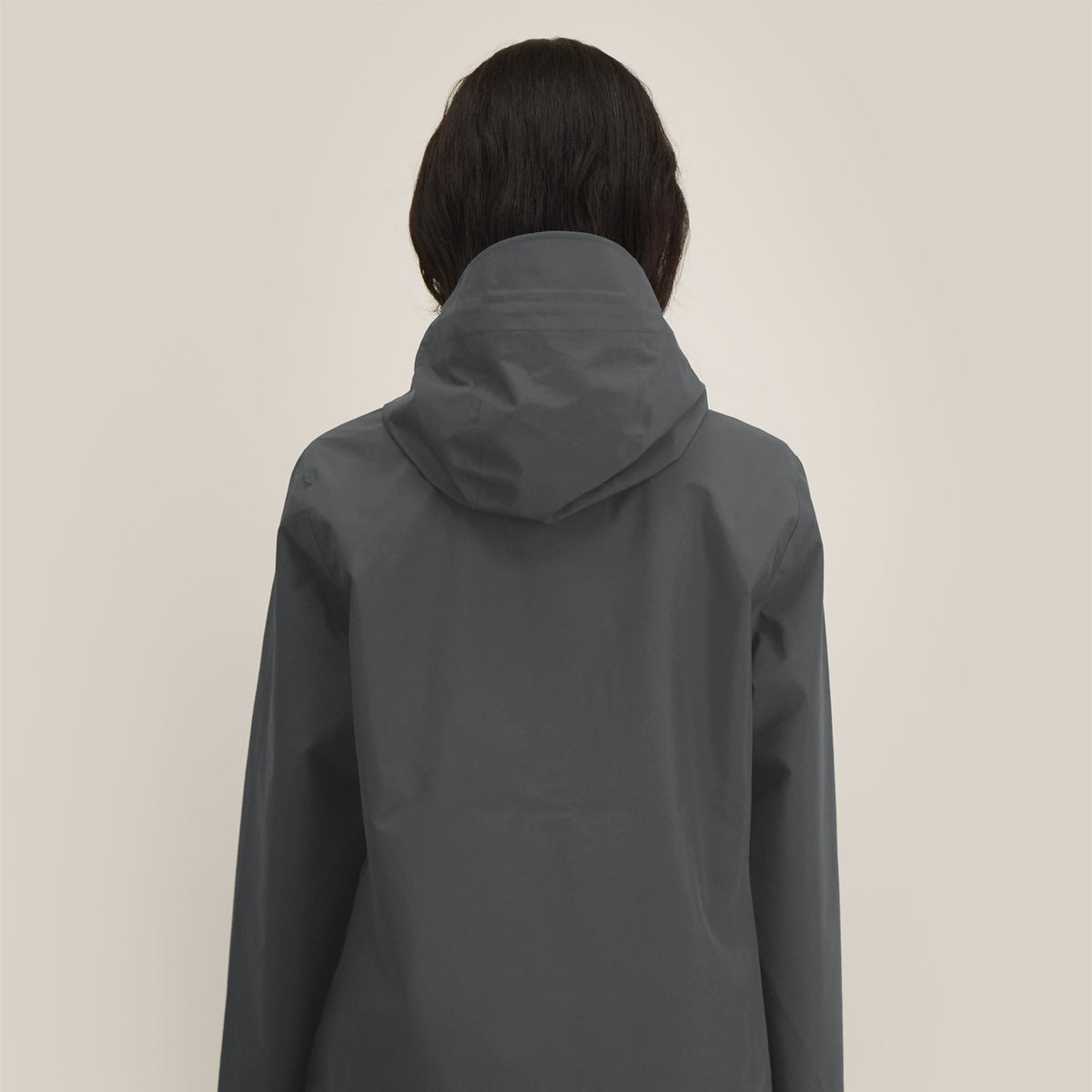 Damen Regenjacke Anthrazit, Rückansicht mit längerem Rückenschnitt