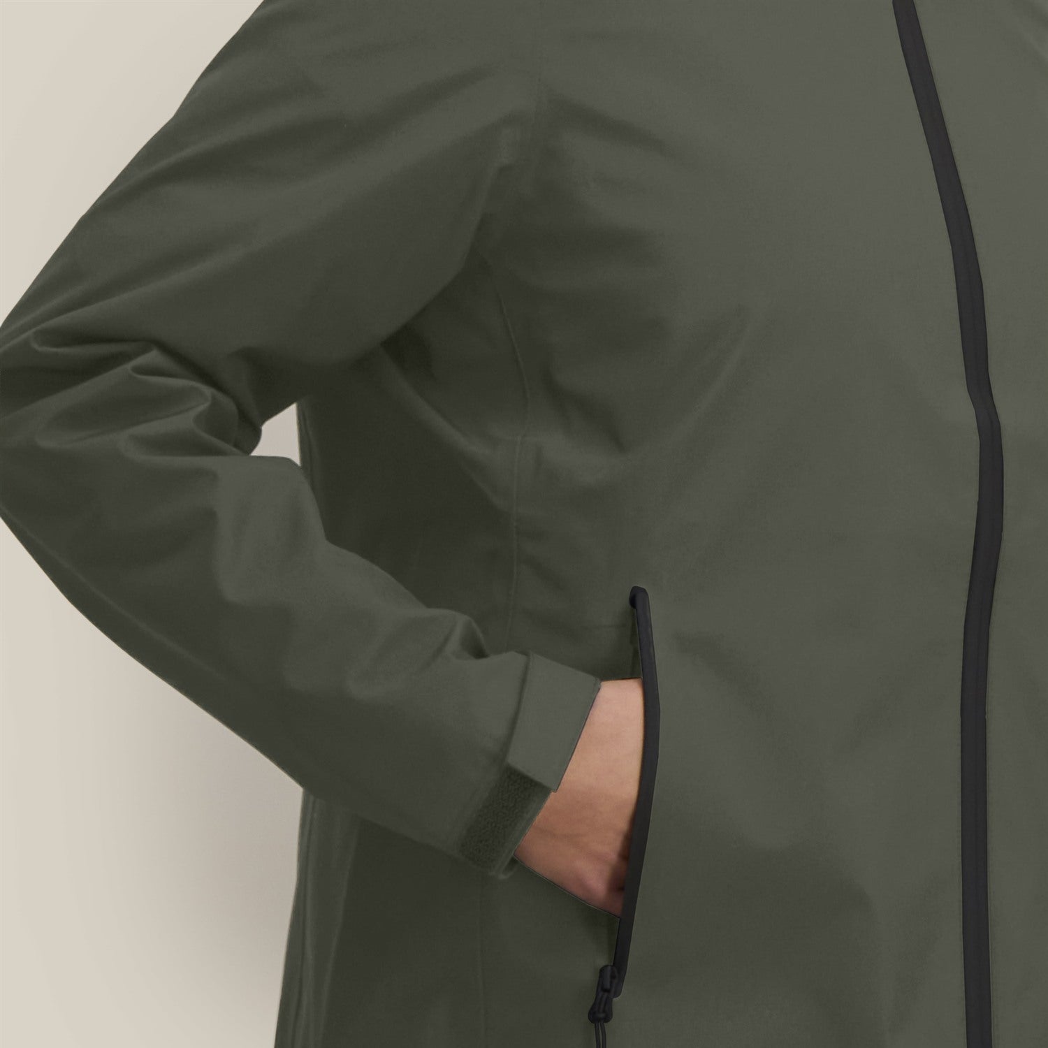 Damen Regenjacke Khaki, Seitentasche im Detail