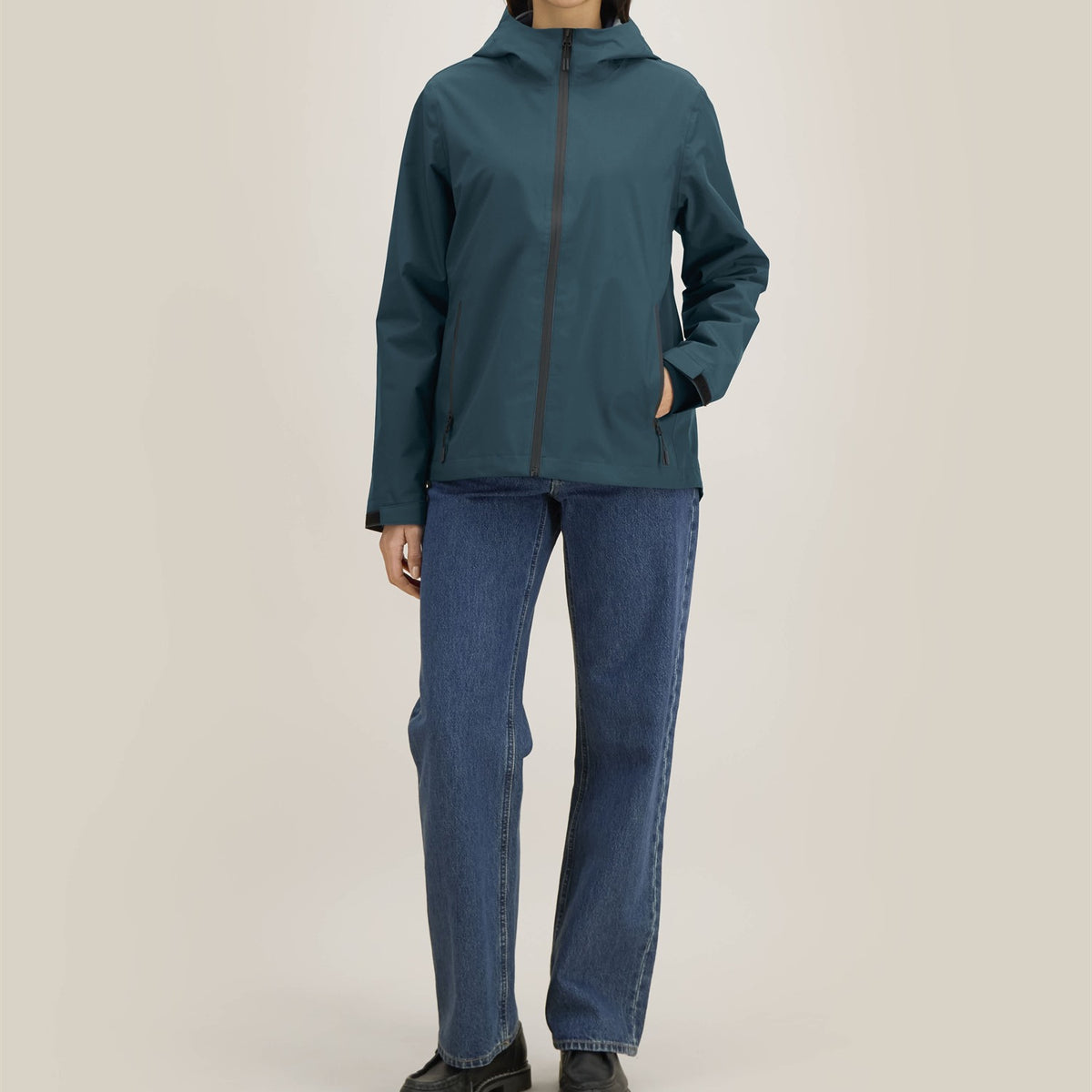 Wasserdichte Damen Regenjacke in Stargazer, Ganzkörperansicht
